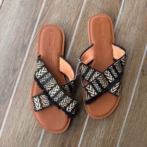 Toms Woven Viv Sandal NWOB Women's 7.5 Black Aztec Geomtric Double Strap Slip On